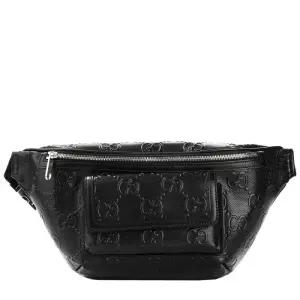 25SS (645093 1W3CN 1000) 남성 GG 엠보스 힙색