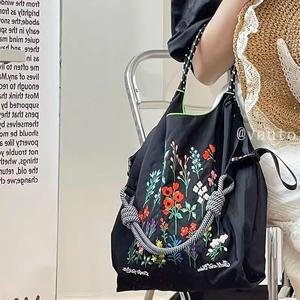 볼앤체인에코백 꽃무늬 자수 나일론 로프 플라워 가방 로프백 숄더