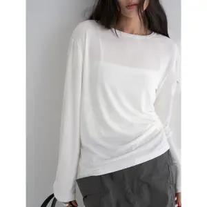 [에잇세컨즈] 시어 루즈핏 긴소매 티셔츠  아이보리 (325841LY20)