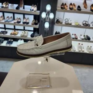 [엘칸토]엘칸토 HC10 여소가죽펀칭리본로퍼흰색 LCWC08U51310 (40816761)