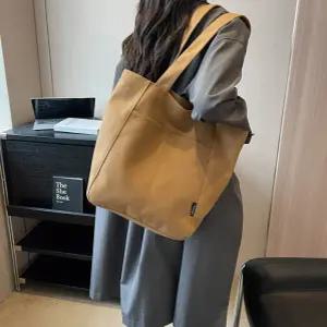 리브라 에코백 캔버스 크로스백 실용적인 포켓 수납 트렌디한 디자인 세련된 스타일 편리한 지퍼