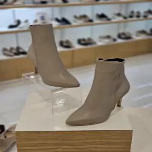 [미소페][미소페] by미소페 여성 포인트토 앵클 부츠 (8cm) 112346012 (P003707361)