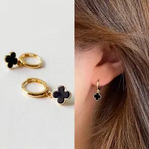 [모네츠] 14K 블랙 클로버 크로바 행운 댕글 귀찌 원터치 링귀걸이 한쌍