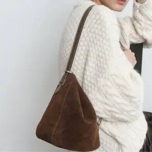 [헤지스](대구신세계)[H-EDGE][인기급상승] 엣지백 시그니처 H 브라운 스웨이드 숄더 M HIBA6E337W3