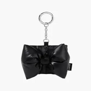 마리떼 패딩 리본 키링 파우치 MFG45WAC109 BLK IVR