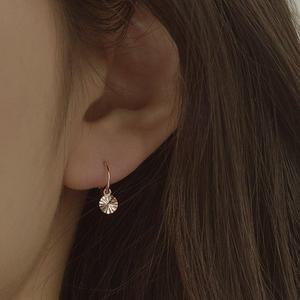 [더블유비엘][연예인착용] wbL 14k 신디 원터치 링귀걸이 W