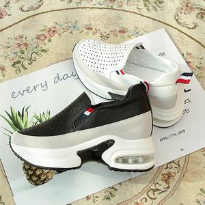 슈즈앤클럽 (천연소가죽) 티안나는 8cm키높이 펀칭 에어굽 속굽 슬립온