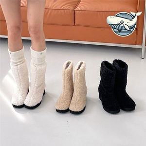 귀여운 털부츠 겨울 방한 미들굽 루즈핏 앵글부추