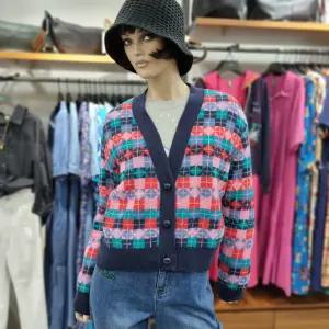 베네통/애플아울렛/자카드 패턴 브이넥 가디건/BAKC50461