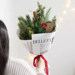 [플라워트리]크리스마스 조화 꽃다발 몬타나 솔열매 65cm 인테리어 선물 겨울 장식 기념일 졸업식 발표회