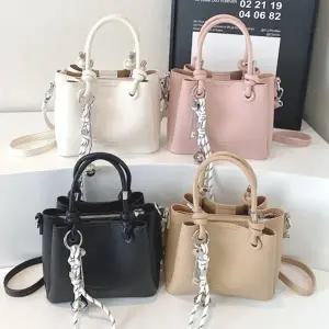 어반백 여성크로스백 스트랩 참장식 미니 토트 크로스백URB_W520