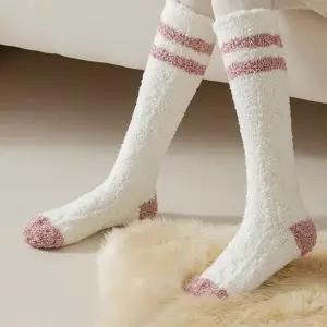 여성 니삭스 코랄 극세사 롱 긴 수면양말 무릎 장목 겨울 긴수면