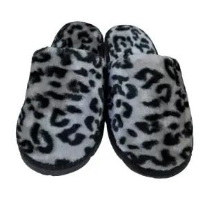 (빠른배송) 생활 주방 잡화 생필품 부드러운 호피 겨울 실내화 털 거실화 W