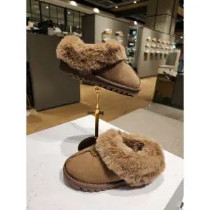 [롯데백화점]베어파우 NOAH 아동 양털슬리퍼 겨울 방한화 키즈 양털슬립온 얼스 뮬 K2911254QD-K