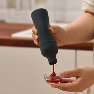 [바겐슈타이거] 실리콘 바틀 소스통 양념통 케찹 머스타드통 ( 다크 150ml )