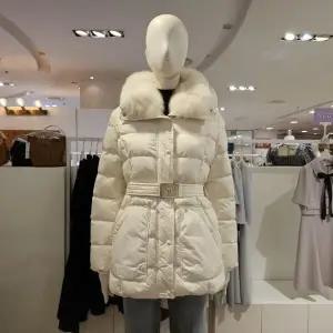 MB4ZDWM206GFOX카라후드숏덕다운점퍼