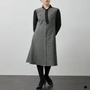 올리비아로렌 / 배색 타이 원피스 VOCOA4W9151 / 애플아울렛 ( 블랙 )