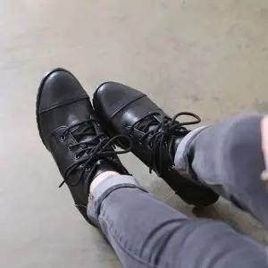 [알티피아]국내제작 둥근코 레이스업 옆지퍼 통굽 워커힐