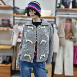 베네통/애플아울렛/자수 토글 니트 가디건/BAKCB2561