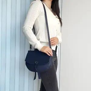 빈폴 디자인예쁜 가죽 여성 숄더백 크로스백 중고 가방 은피아노