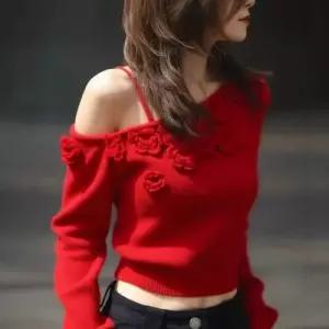 여자 니트 라운드넥 초가을 예쁜 입체 꽃 레드 힛템