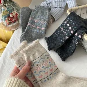 헤이루나 포근한 리본 패턴 쁘띠 프릴 도톰 양말