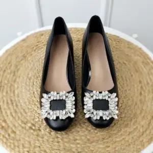 [제이시]제이시 발편한 볼넓은 소가죽 5cm 큐빅 여자구두 K208