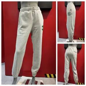 [인터크루] 부들부들 폭신폭신  부드럽고 따뜻한 융기모 부클 자수 조거 팬츠 SWITY4RL03AMG_P379247273