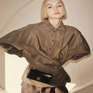 닥스 액세서리 25SS [DD CHAIN] 블랙 DD로고 소가죽 장지갑(스트랩 탈부착 가능) DCWA5E230BK