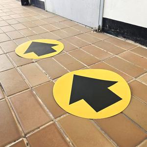 바닥 화살표 스티커 원형 방향 안내 화살표 표시 부착식 스티커 시트지