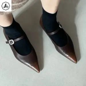 [애슬릿] 스틸레토 플랫 슈즈 여성 가을 캐주얼 하객 스트랩