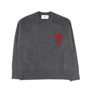 25FW 아미 UKS838 018 084 울 드 꾀흐 크루넥 스웨터 헤더 그레이 레드