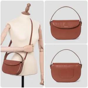 빈폴 BEANPOLE 뮤즈 새들 미니 크로스백 - 브릭 BE47D3M14C 472412