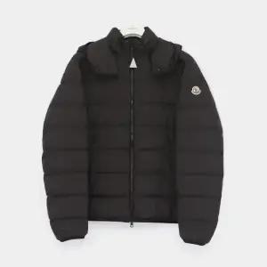 몽클레어 25FW 몬트브로크 패치로고 후드 패딩 남성 자켓 1A00224 597YW 999 MONTBROCQ