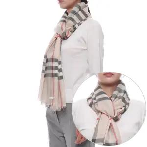 [버버리]25FW 여성 체크 울 실크 머플러 (8078782 STONE CHECK W 25F)