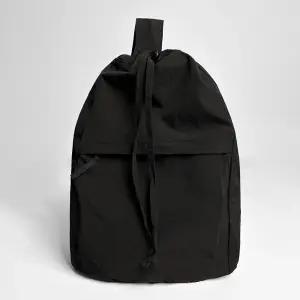 [탑보이][탑보이] 심플 블랙 빅포켓 크로스백 (VIAC007)