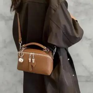 [다잇템] 여성 베이직 자크 견고한 레더 스퀘어 미니백