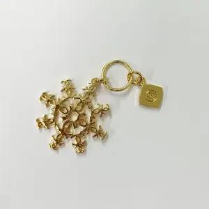 샤넬 로고 앤 눈꽃참 #백꾸 /운동화꾸 / 키링 참