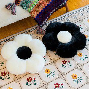 플라워 화이트 블랙 방석 사무실 식탁 쇼파 카페 인테리어 소품 쿠션 50CM