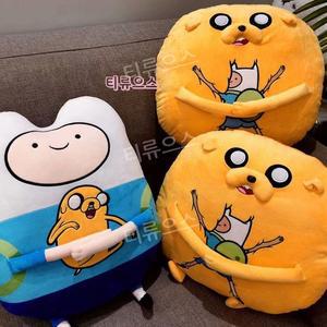 제이크의 인형 핀과 쿠션 선물 캐릭터 티류으스