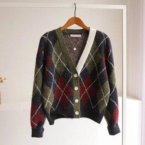 [잇수다] 스라일 아가일 배색 브이넥 울 니트 가디건