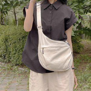 트래블라라 반달 여행용 크로스백 해외 미니백 가벼운가방 슬링백 크로와상백