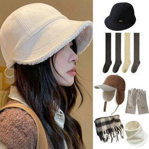 겨울 준비템 여성 벙거지 모자 양말 넥워머 바라클라바 장갑 모음