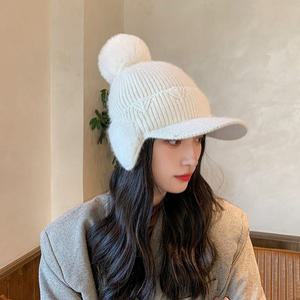 (1플러스1) 여성 왕방울 니트 베이직 귀마개 모자 겨울 방한 방풍 보온 트렌디 비니