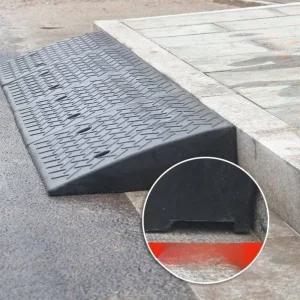 고무차량진입판 경사 방지턱 진입 경사로 턱받침 계단 주차장