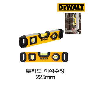 DEWALT 토피도 자석수평계 DWHT43003/225mm 수평알수-3/알루미늄 바디/영구 자석/충격방지 고무