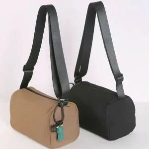 깔끔한 아웃핏 일상 스타일 데일리 무지 캐주얼 크로스백 남성용 넓은 어깨끈 키링 포함 가방