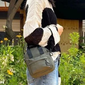 귀여운 트렌디 캐주얼 데일리 간편한 미니 외출용 손가방 끈조절 가능 크로스백 베이직한 컬러 아이템