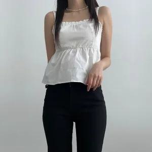 [아우트]블라우스나시 코튼 화이트뷔스티에 끈조끼