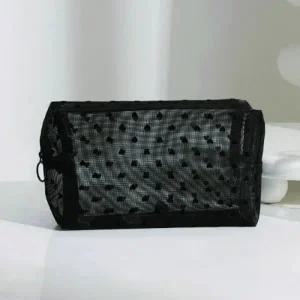 사각 입체 모양으로 균형잡힌 내용물이 잘 보이는 매쉬 소재 파우치 귀여운 하트 포인트